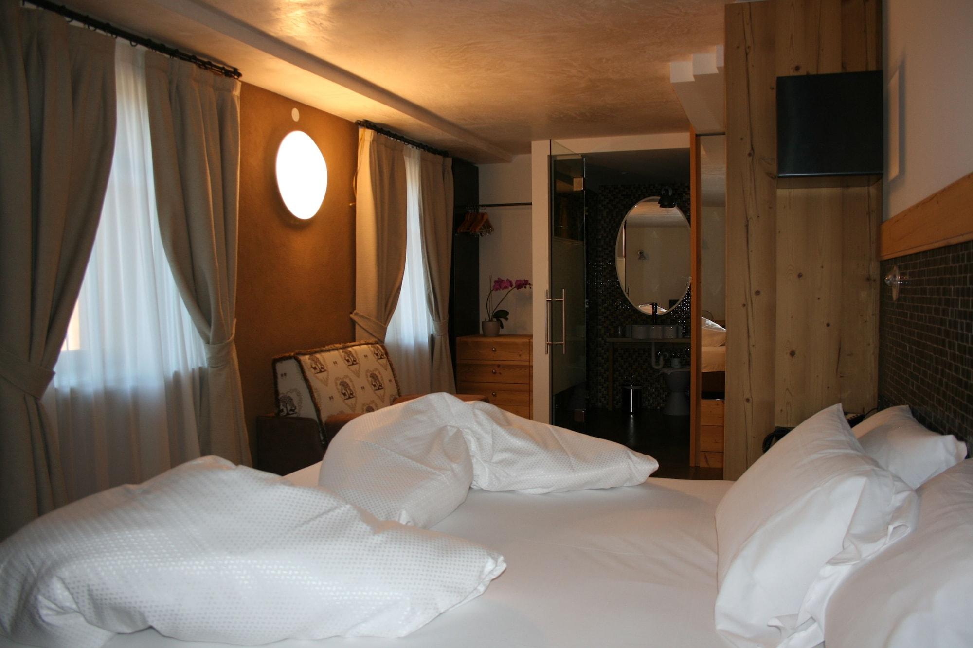 Hotel Orso Grigio カヴァレーゼ エクステリア 写真