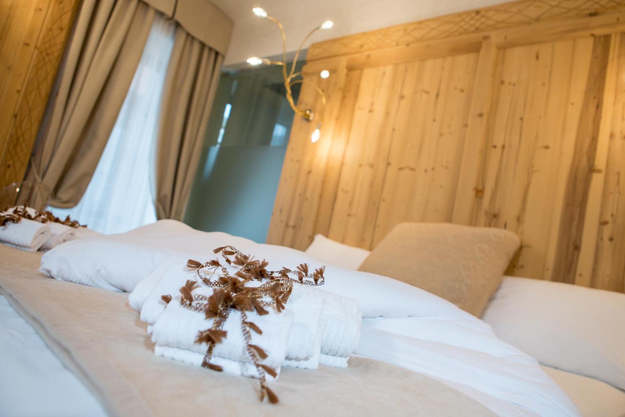 Hotel Orso Grigio カヴァレーゼ エクステリア 写真